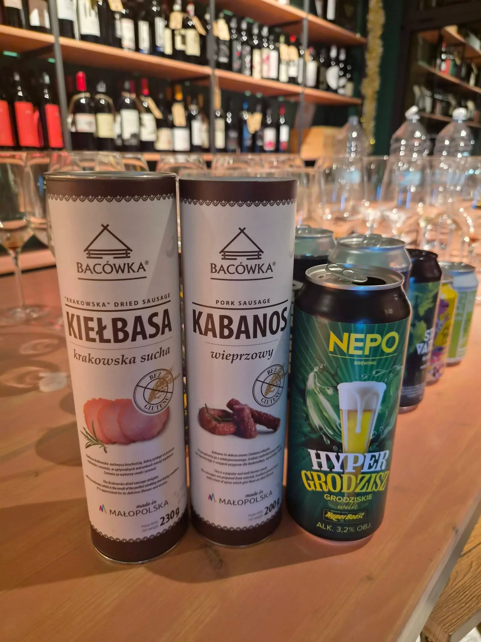 Abbinamento gastronomico tra birra artigianale estiva e salumi tradizionali polacchi