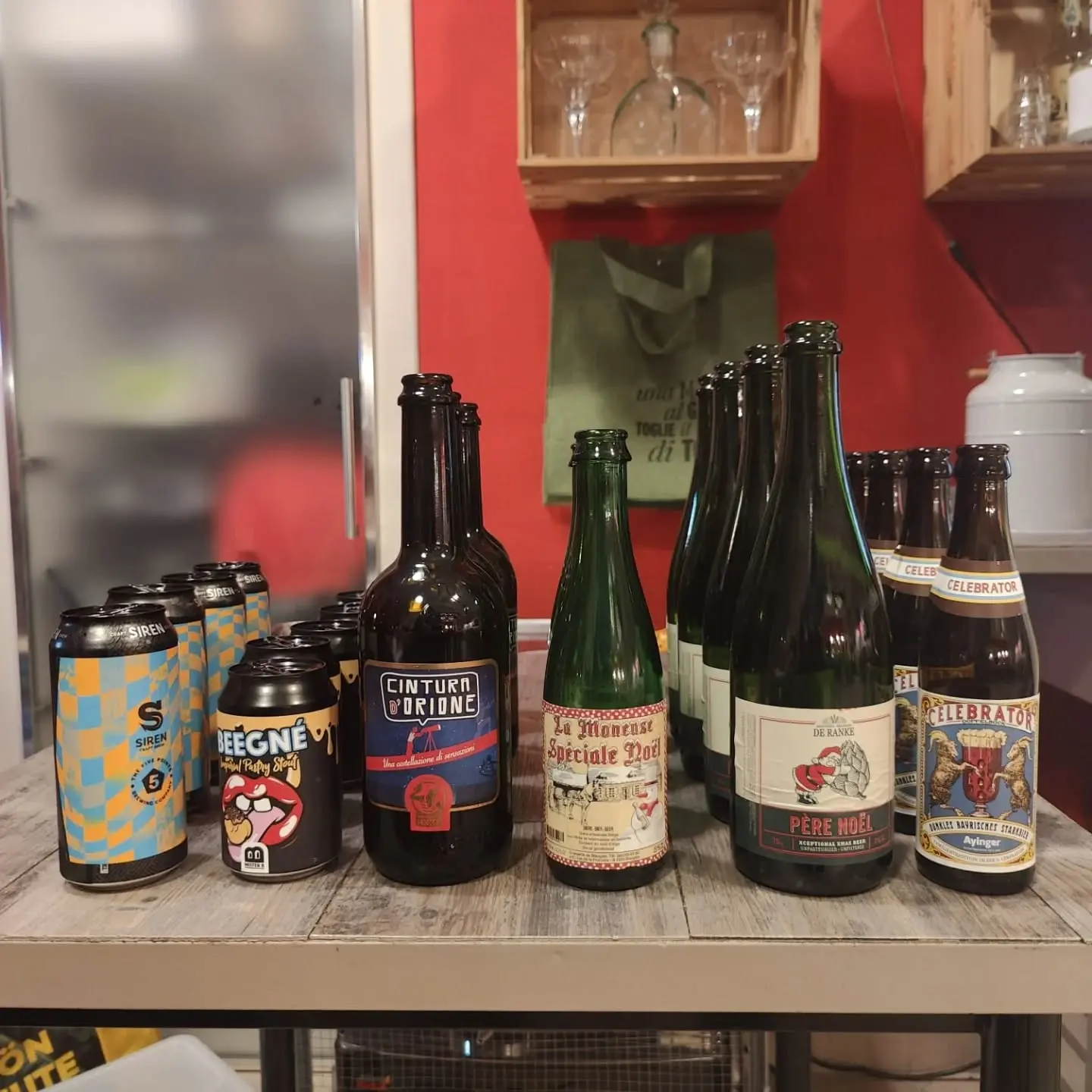 Selezione di birre di Natale durante la degustazione a Firenze