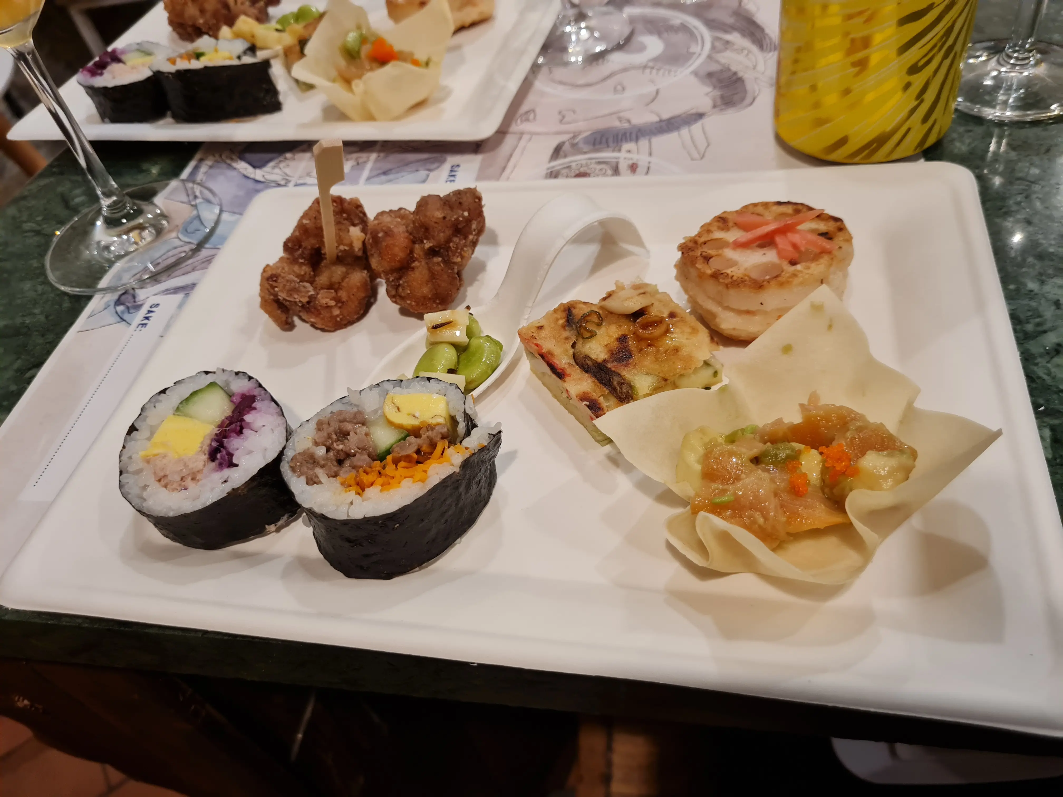 Dettaglio dei piatti della cucina giapponese abbinati alla birra artigianale
